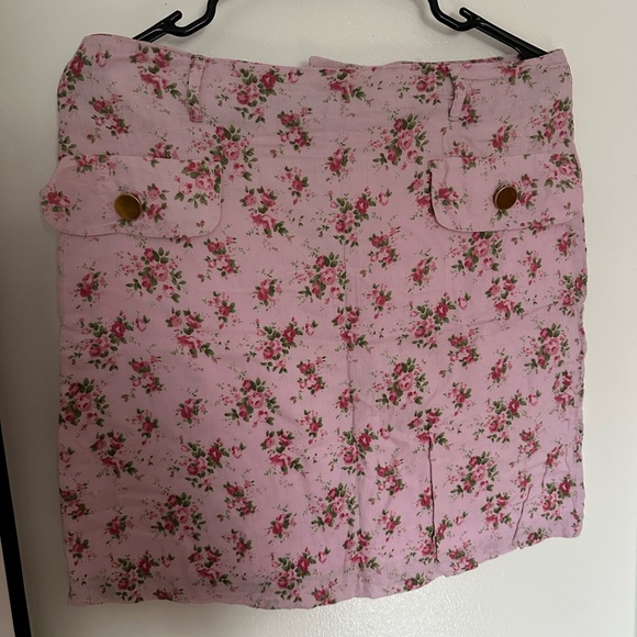 Vintage-Inspired Floral Mini Skirt 🌸 - Picture 1 of 5